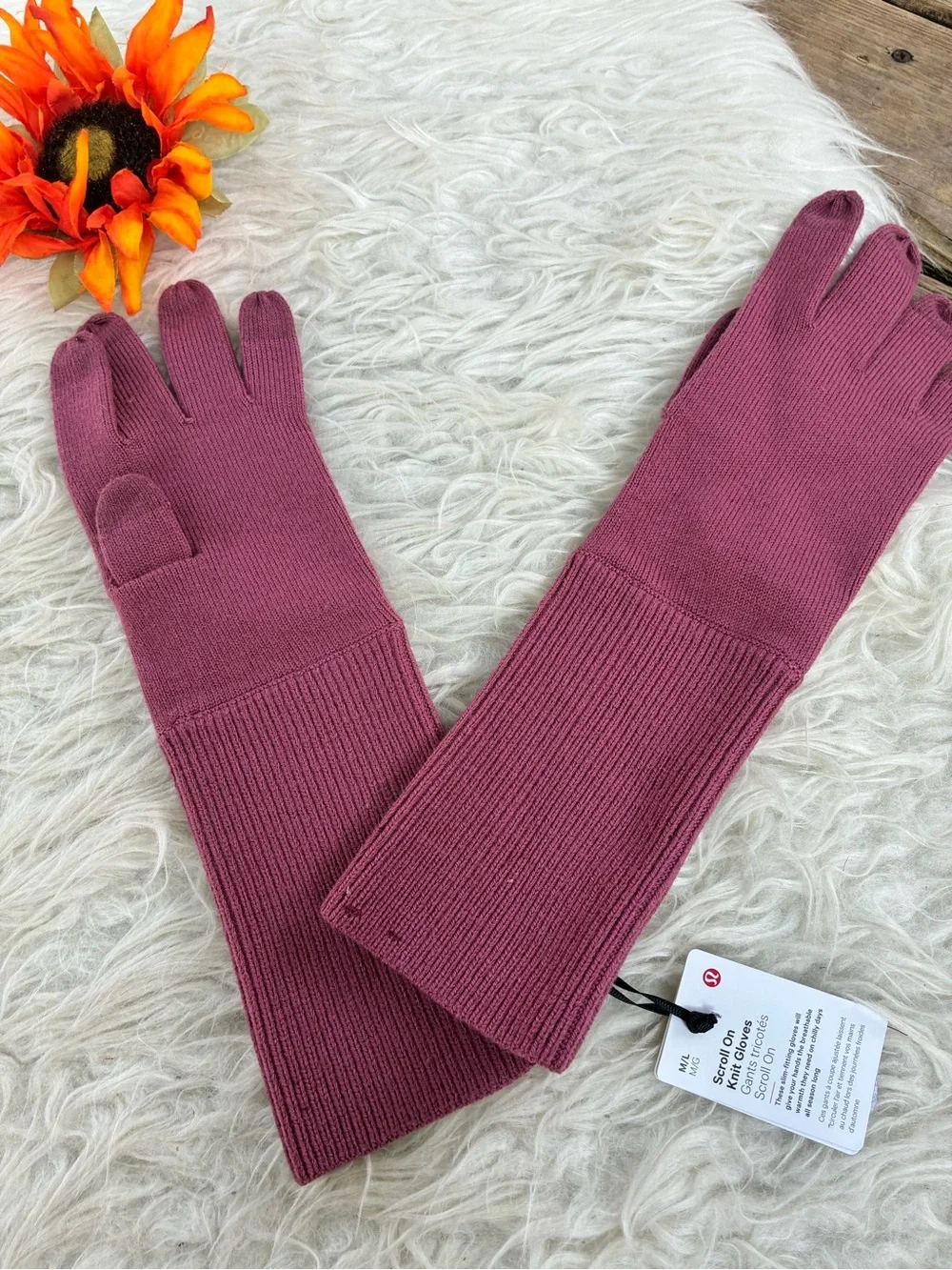 🌺NWT LULULEMON scroll on Knit Winter Gloves 🌺 size M/L MERINO WOOL
